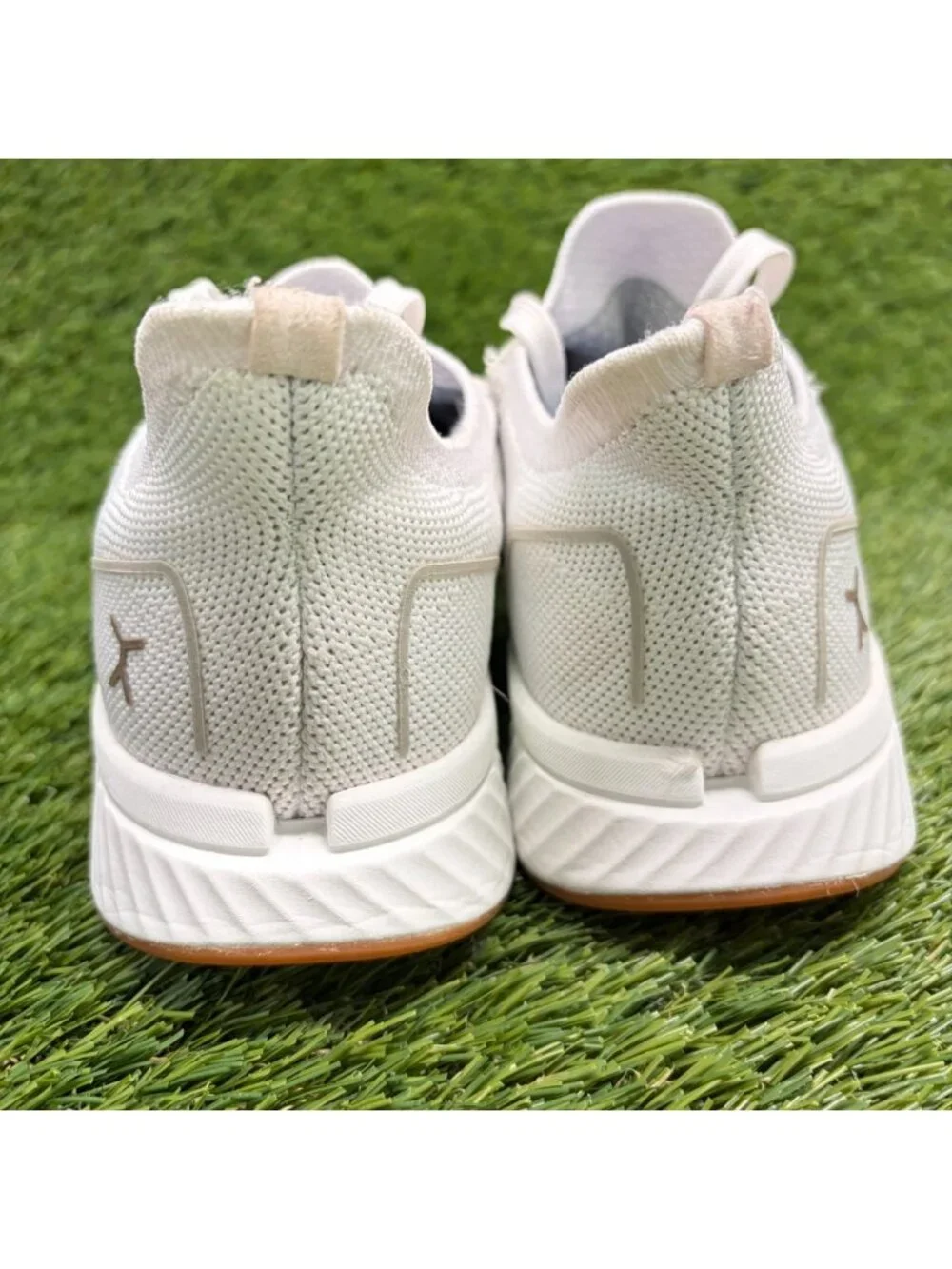 Flux Adapt Runner White Gum Womens Size 6.5 Running Athletic Walking Knit Shoes